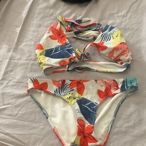 Size M Preloved Hollister Cross Over Bikini Set